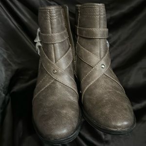 New size 7 natural Soul in tan /brown